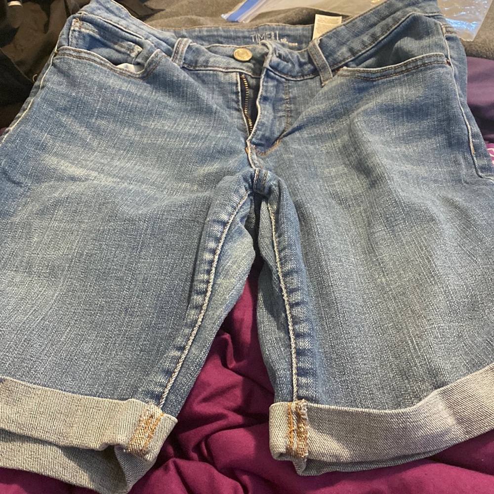 Time and tru mid rise Bermuda shorts
